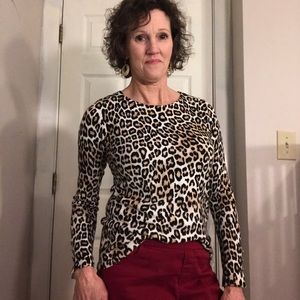 Knit top. Size 0 is a small or size 4-6.